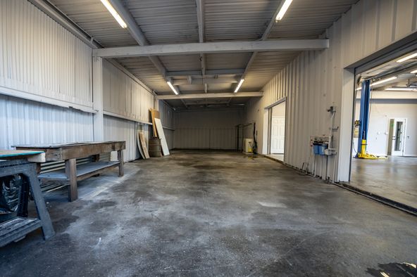 N. Florida Ave Warehouse or Automotive/Office/Showroom- 6,061 SF : 14041 N Florida Ave, Tampa, FL 33613